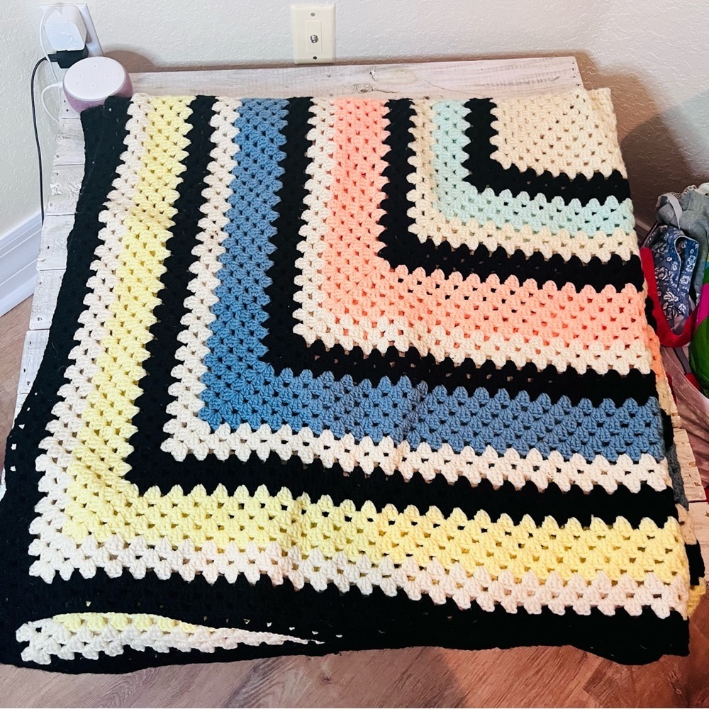 VTG 70’s AFGHAN CROCHET FRINGE THROW BLANKET HANDMADE PASTEL BLUE PINK YELLOW - Picture 2 of 9